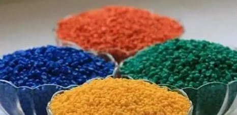 Stručný popis stavu vývoje plastikářského průmyslu